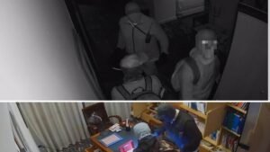 Bari, blitz in otto minuti in un appartamento del centro: ladri forzano la porta, rubano soldi e una borsa e fuggono.