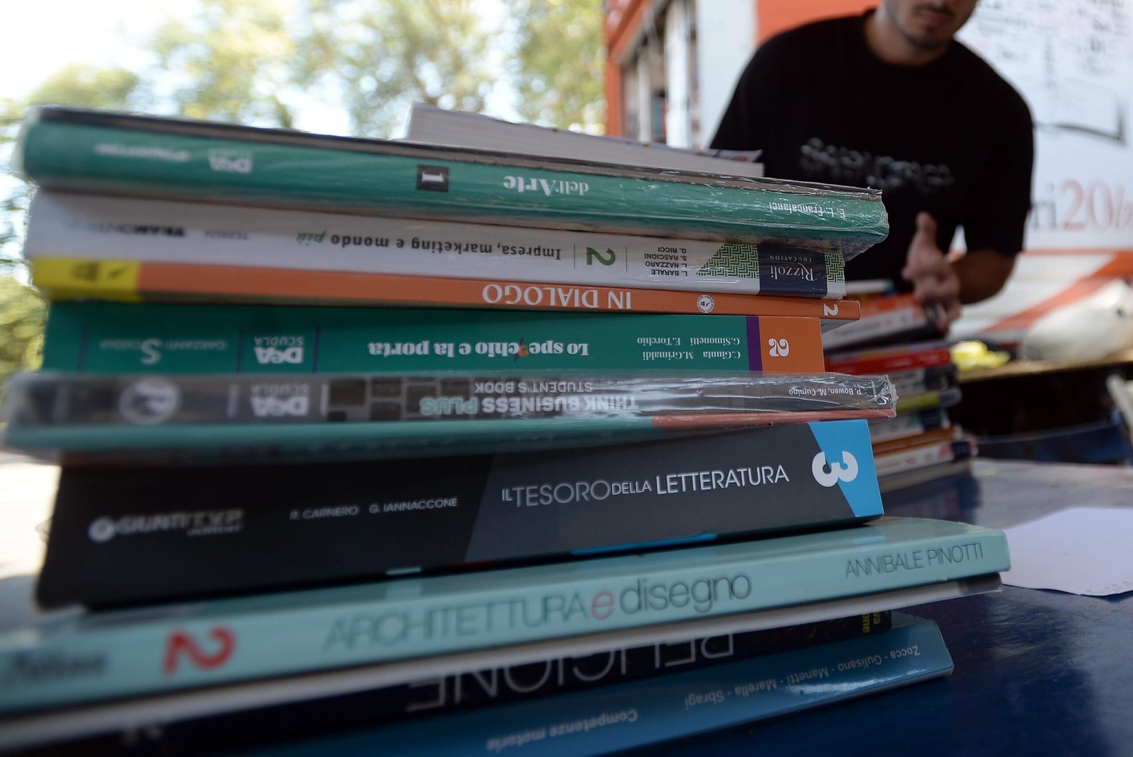 Caro scuola, rincari record: come funziona il bonus libri