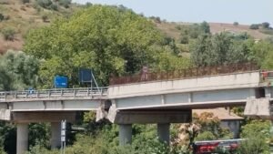 Cede un pilone di un ponte alla periferia di Potenza, interrotta la linea ferroviaria
