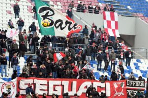 Daspo per i tifosi del Bari: violenza in autostrada, cinque divieti emessi