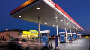Esso passa in mani italiane: 1.200 stazioni di servizio a un consorzio di cinque aziende.