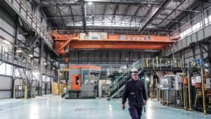 Ex Ilva, nuovo bando: vendita subordinata alla decarbonizzazione, ma governo e sindaco restano distanti.
