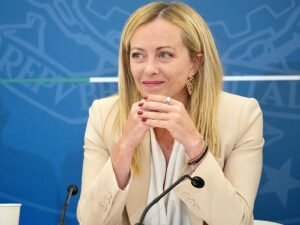 Giorgia Meloni in vacanza in Puglia: la presidente del Consiglio soggiorna in un resort della Valle d'Itria