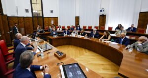 Giornata decisiva, ma la questione ex Ilva è rinviata a settembre.