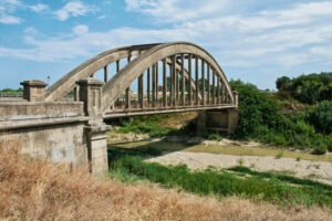 Il ponte dopo il disastro stradale