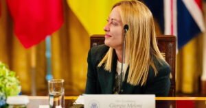 Meloni nel trullo tra Burraco e Ucraina: auspica un intervento del Vaticano per i negoziati.