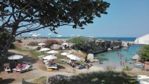 Monopoli, un lido impedisce a una mamma di portare i panini per i figli: «Sono stata aggredita»