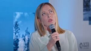 Politica in vacanza, Meloni "tradisce" la Puglia: la Premier opta per la Sardegna