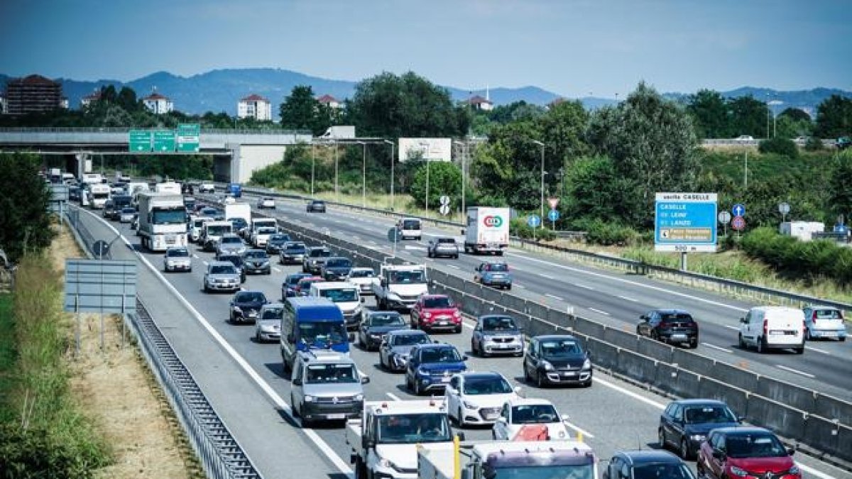 Primo weekend di agosto, traffico intenso sulle strade della Puglia. Attenzione alla statale 16 e alla 106 Ionica.