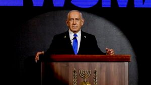 Raid su un ospedale nella Striscia: 5 reporter tra i 20 morti. Netanyahu esprime rammarico. Trump: la guerra finirà tra 3 settimane.