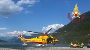 Salva i figli caduti in acqua, un turista tedesco disperso nel lago di Como
