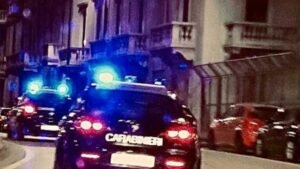 Taranto: fugge all'alt dei carabinieri a 140 km/h sulla statale, inseguito per 8 chilometri. Arrestato un 31enne senza patente.