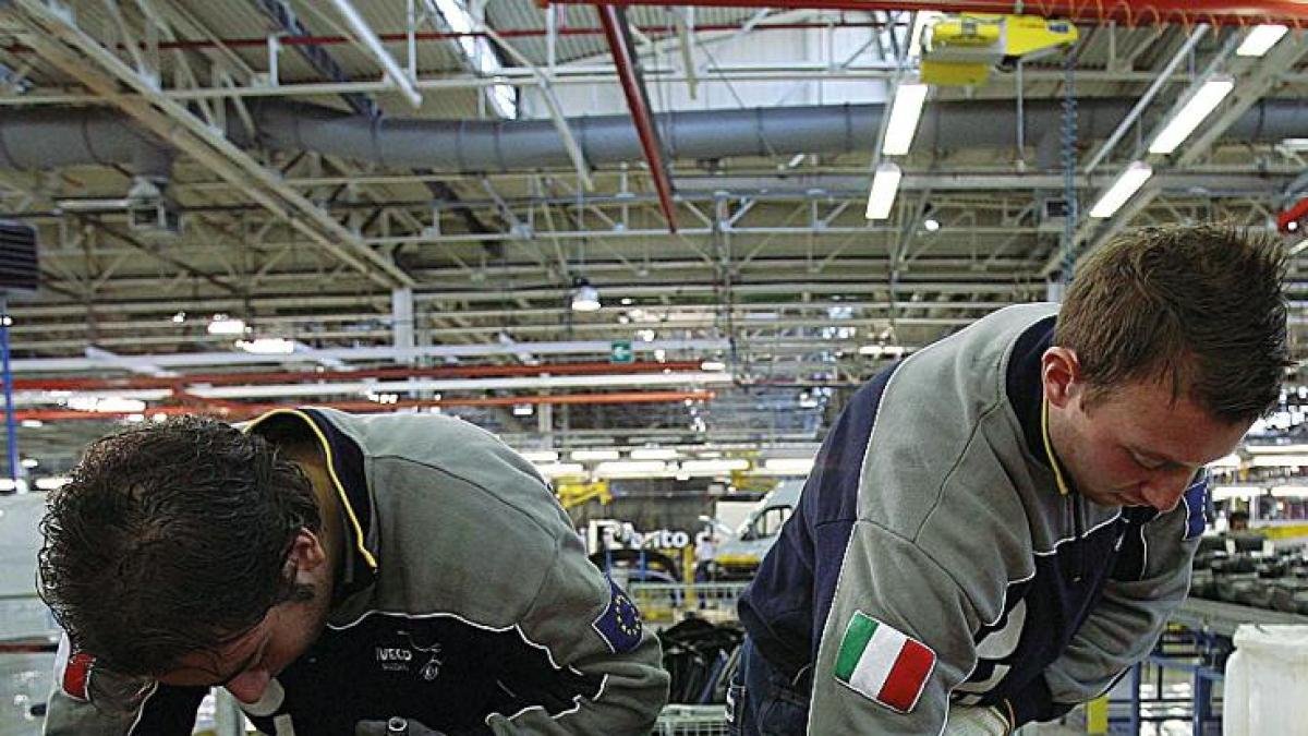 Tata Motors rassicura i fornitori di Iveco: «Garantiamo ordini e lavoro», ma l’indotto teme per il futuro.