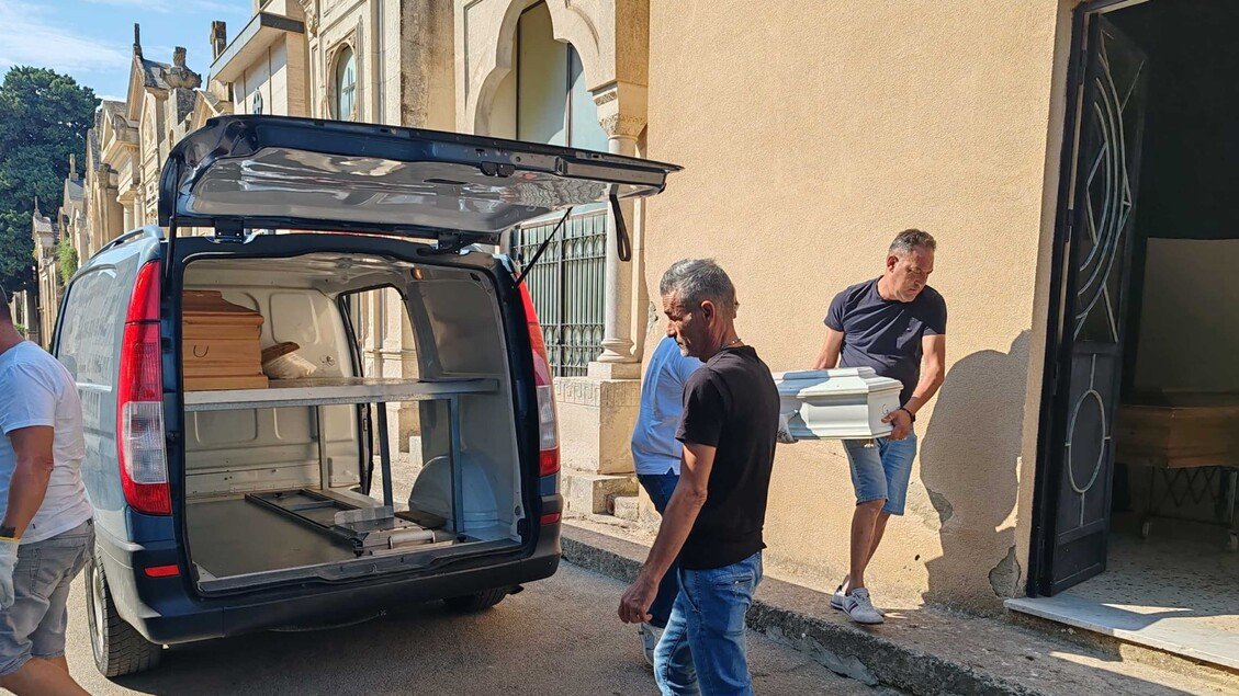 Una naufraga: "Seppellitemi vicino a mia figlia e mio marito"