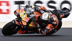 Ungheria: Acosta segna il miglior tempo ma cade nelle prequalifiche, Bagnaia in Q1.