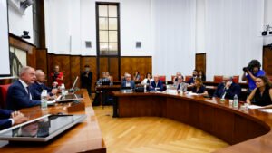 Urso: "Presto altri soggetti per l'ex Ilva, nessuno spezzatino"