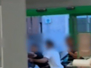 Colpito agli occhi e alla testa: il vigilante identifica i suoi aggressori del Nord Africa