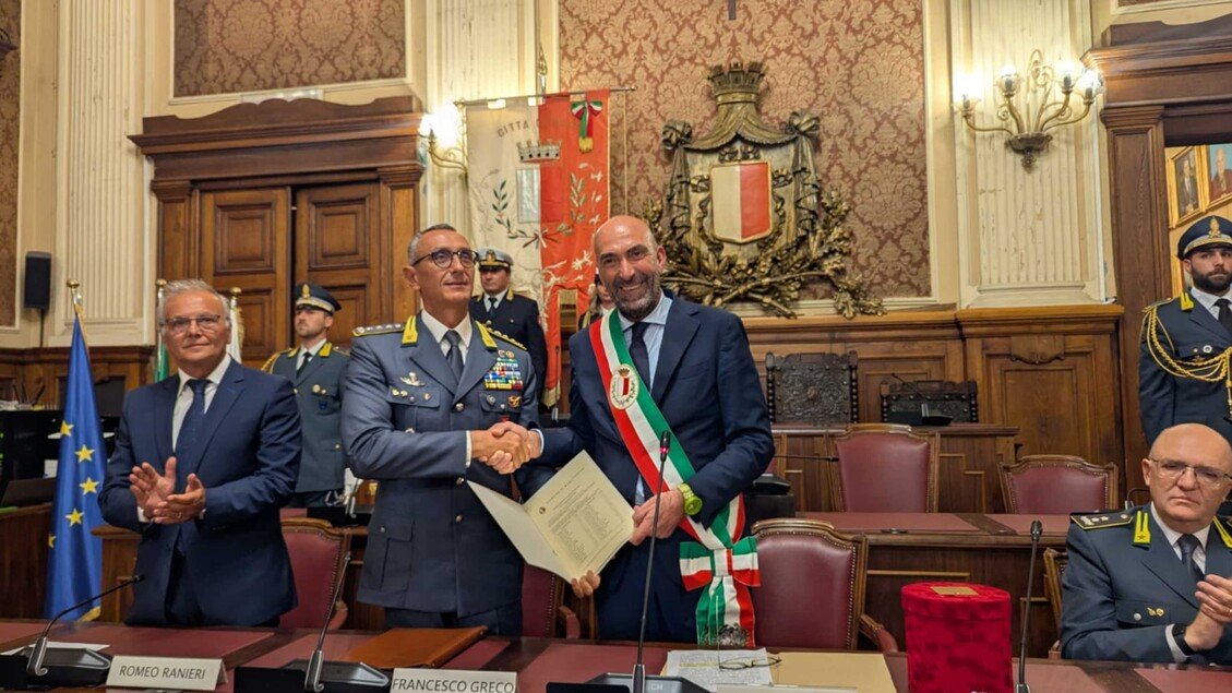 La Guardia di Finanza riceve la cittadinanza onoraria di Bari