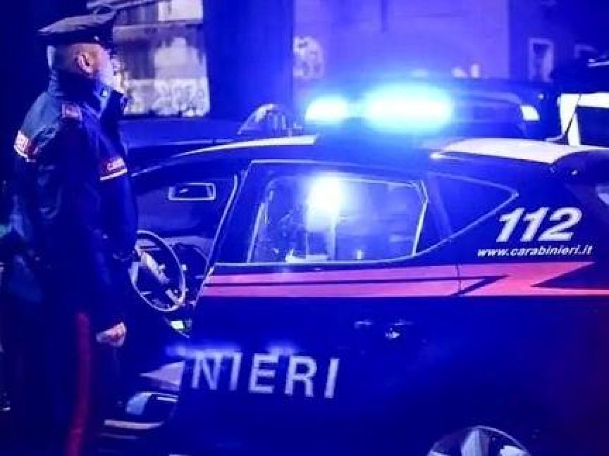 Molfetta: tenta di accoltellare e dare fuoco all'ex moglie, salvata dalla figlia di 10 anni. Un 43enne agli arresti domiciliari.