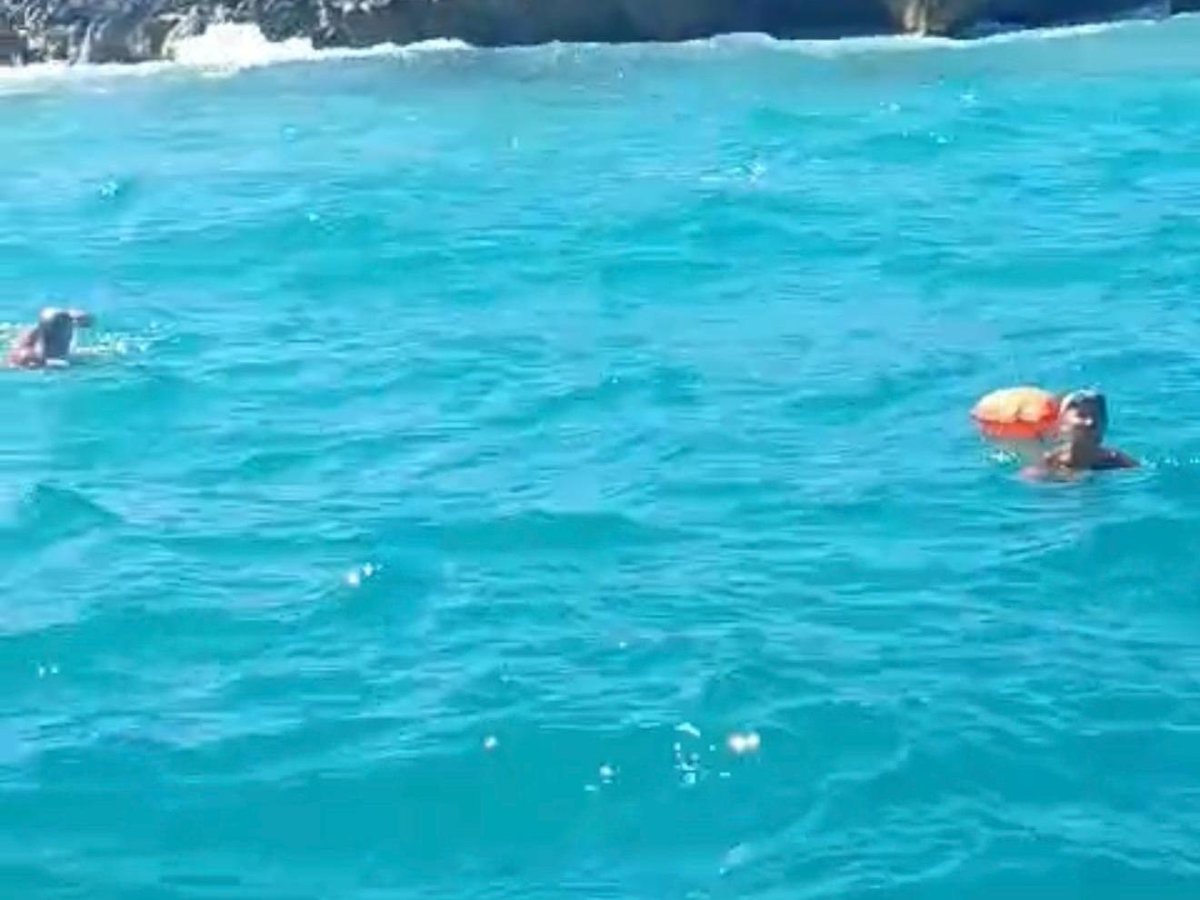 Monopoli: due uomini di 60 e 70 anni in difficoltà in mare a causa di forti correnti, salvati dalla guardia costiera.