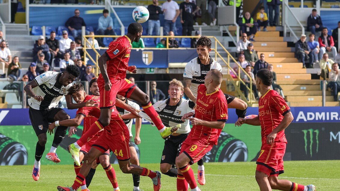 A Parma Sottil regala a Lecce di Di Francesco la prima vittoria