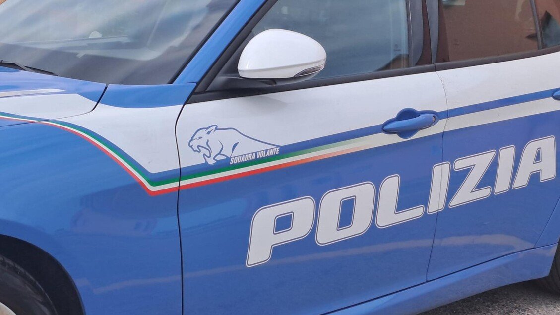 Accoltella i genitori nel sonno a Ravenna, arrestato un 14enne