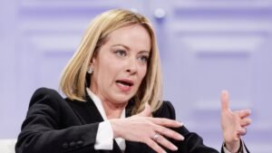 Accordo nel centrodestra: FdI potrà rivendicare la Lombardia nelle elezioni regionali.