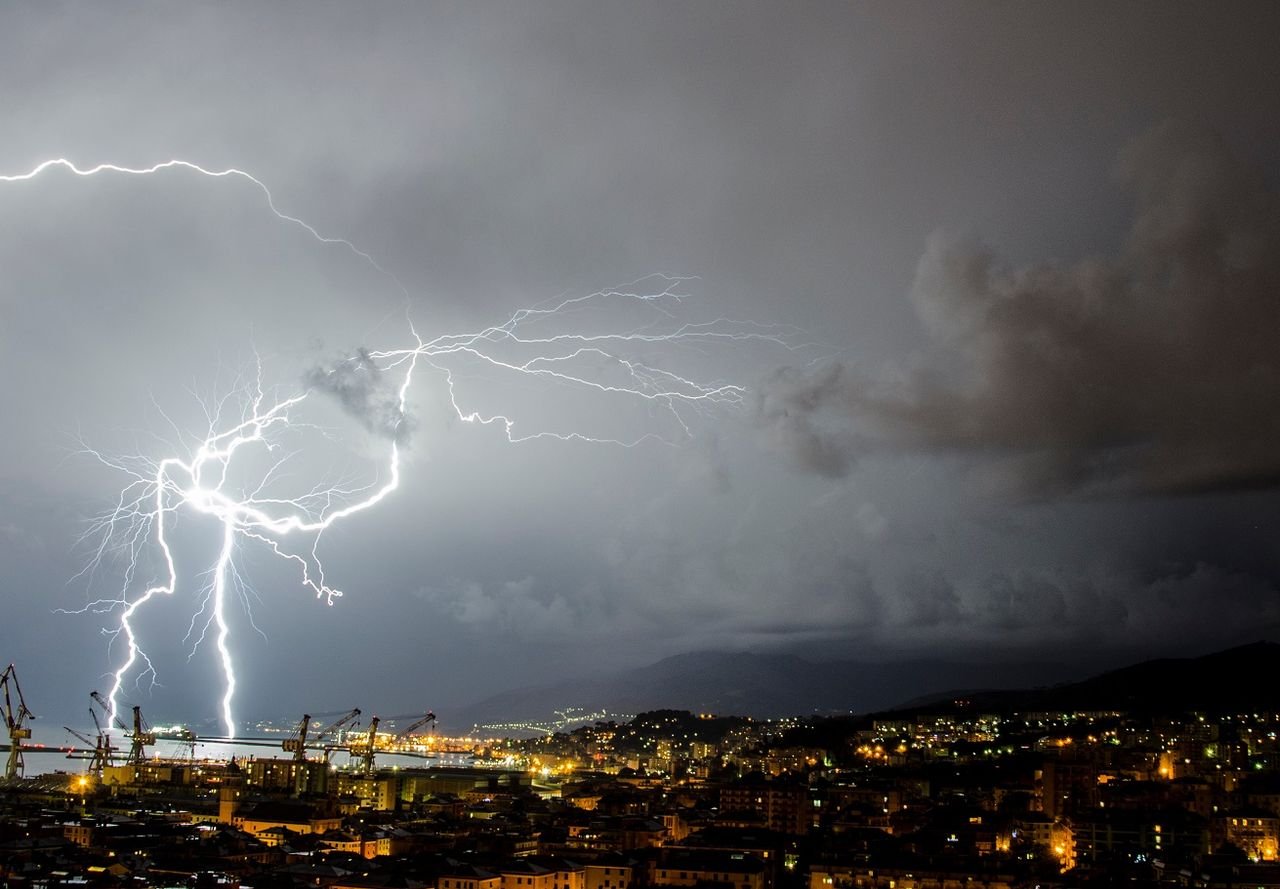 Allerta meteo: massima attenzione nelle prossime ore in Calabria e Puglia, forte maltempo atteso anche al Nord da domenica.
