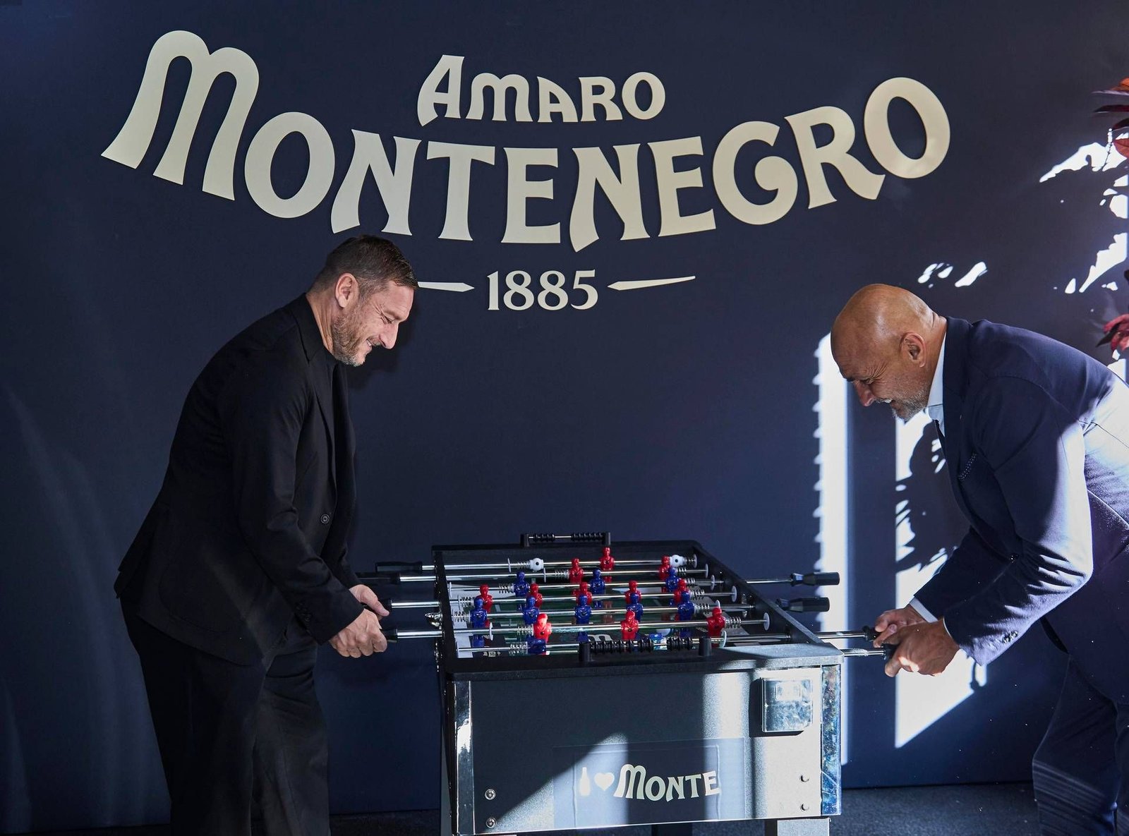Amaro Montenegro celebra l'amicizia con Spalletti e Totti nel nuovo spot