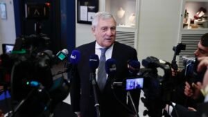 Barricate di FI sulla manovra, scontro Tajani-Salvini sulla metro C