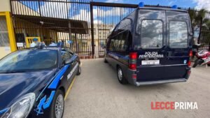 Blitz nel carcere: sequestrati 22 smartphone e droga, allerta della polizia penitenziaria