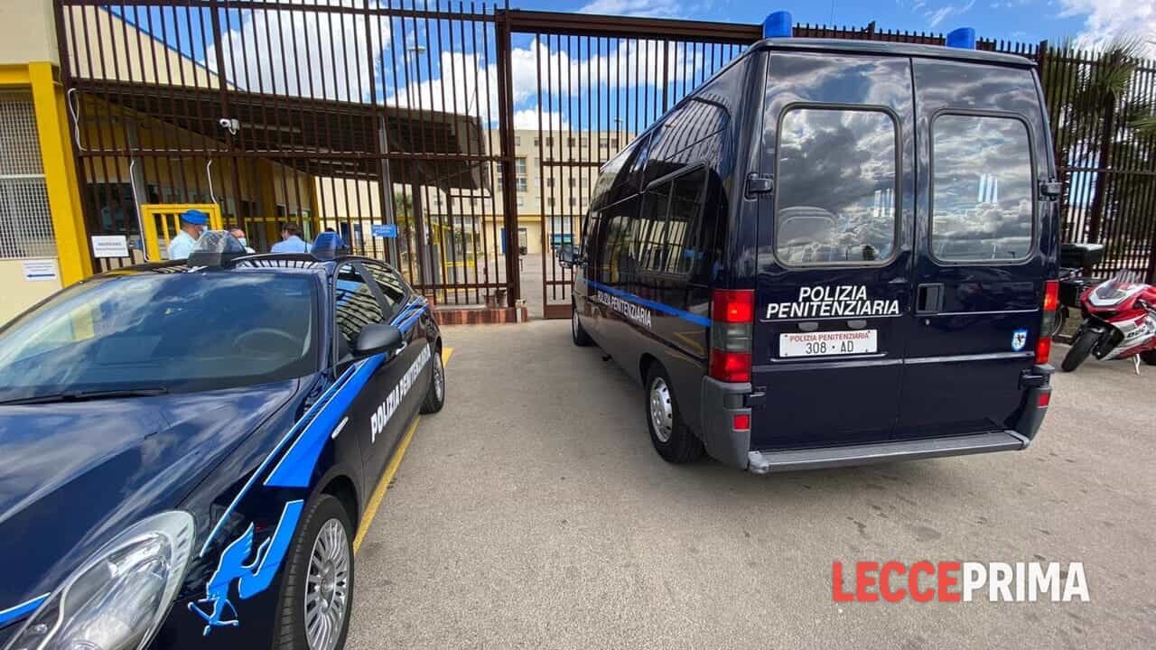 Blitz nel carcere: sequestrati 22 smartphone e droga, allerta della polizia penitenziaria