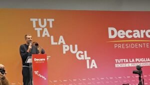 Decaro apre la convention sul programma e cita il coraggio di Flotilla