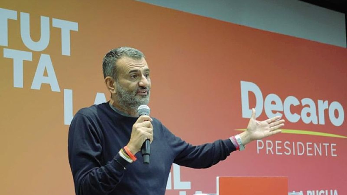 Elezioni regionali in Puglia: coda di funzionari e dirigenti al forum di Decaro, le opposizioni denunciano una scelta vergognosa.