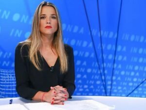 Francesca Barra denuncia la diffusione di foto fake nude create con intelligenza artificiale su un sito per adulti.