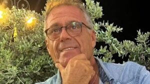 Franco Dogna ucciso a coltellate nella sua casa a Santo Spirito: operaio 42enne rinviato a giudizio, ma il movente resta un mistero.