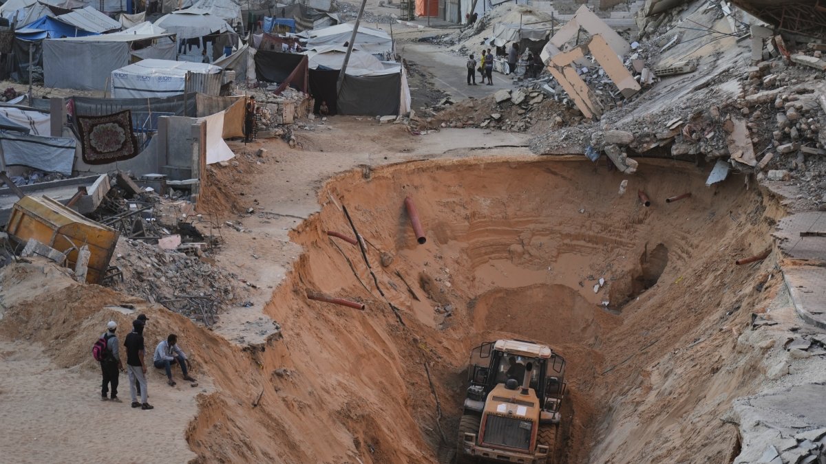 Gaza, aggiornamenti sulla pace tra Israele e Hamas: «Hamas viola la tregua a Rafah, risposta aerea dell'IDF». Papa Leone: «Pace giusta e duratura in Terra Santa e Ucraina».