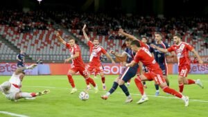 I talenti di Abate portano la Juve Stabia a un pareggio con il Padova. Moncini segna, il Bari vince tra i fischi.