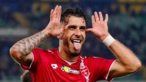 Il Palermo perde a Catanzaro, la Samp pareggia. Lo Spezia segna 4 gol all'Avellino, Monza e Cesena in corsa.
