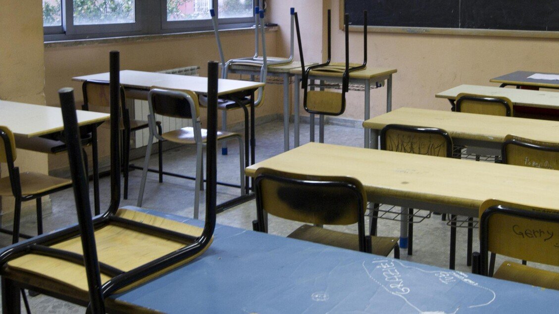 Insulti razzisti e minacce a scuola: indagati quattro minorenni
