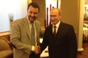 Interferenze straniere: approvata la mozione di FdI, mentre la Lega elimina la propaganda russa in Italia.