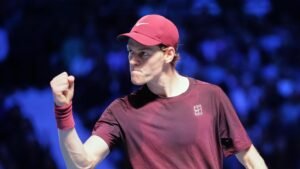 Lo sport più seguito dagli italiani? Resta il calcio, ma Sinner è lo sportivo più amato.