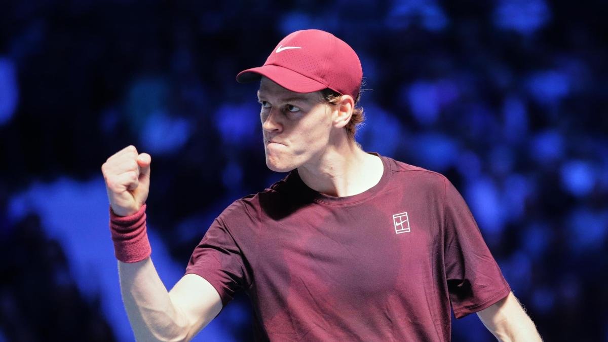 Lo sport più seguito dagli italiani? Resta il calcio, ma Sinner è lo sportivo più amato.