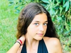 Luna Benedetto, morta a 16 anni su uno scooter dopo essere stata travolta da un'auto a Lecce che viaggiava a 110 km/h.