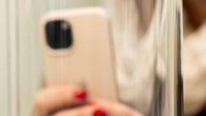 Maestra accusata di video porno con minori è stata assolta