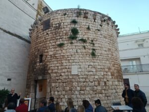 Riapre la storica Torre cilindrica di Corso Dante Alighieri a Conversano