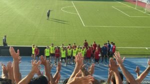 Rimini, la nuova proprietà resta ancora sconosciuta e i tifosi protestano, anche con ironia.
