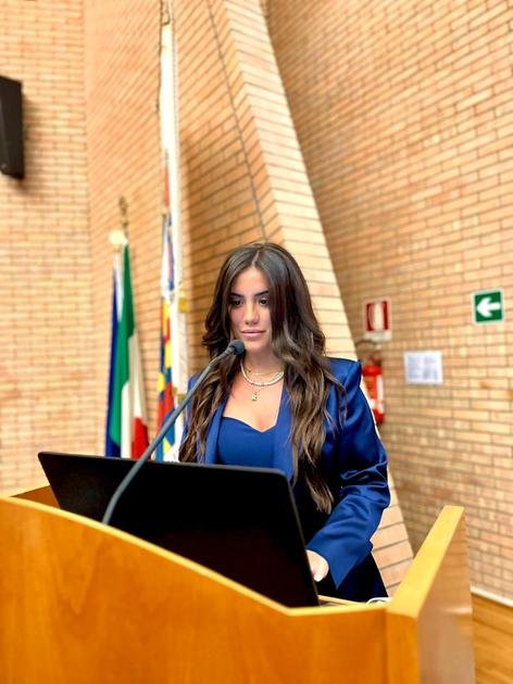Roberta, maestra a 24 anni, si trasferisce dalla Puglia a Monterenzio in 48 ore: “Ma con i miei bambini mi sento Peter Pan”