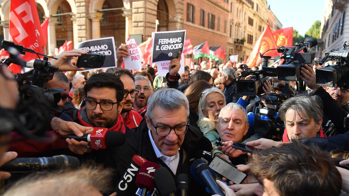 Salvini: "Dalla Cgil una guerra politica", scontro con Landini
