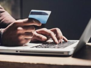 Truffe online: la nuova frontiera. Attenzione a non fornire i numeri delle tessere, i dati potrebbero essere rubati.